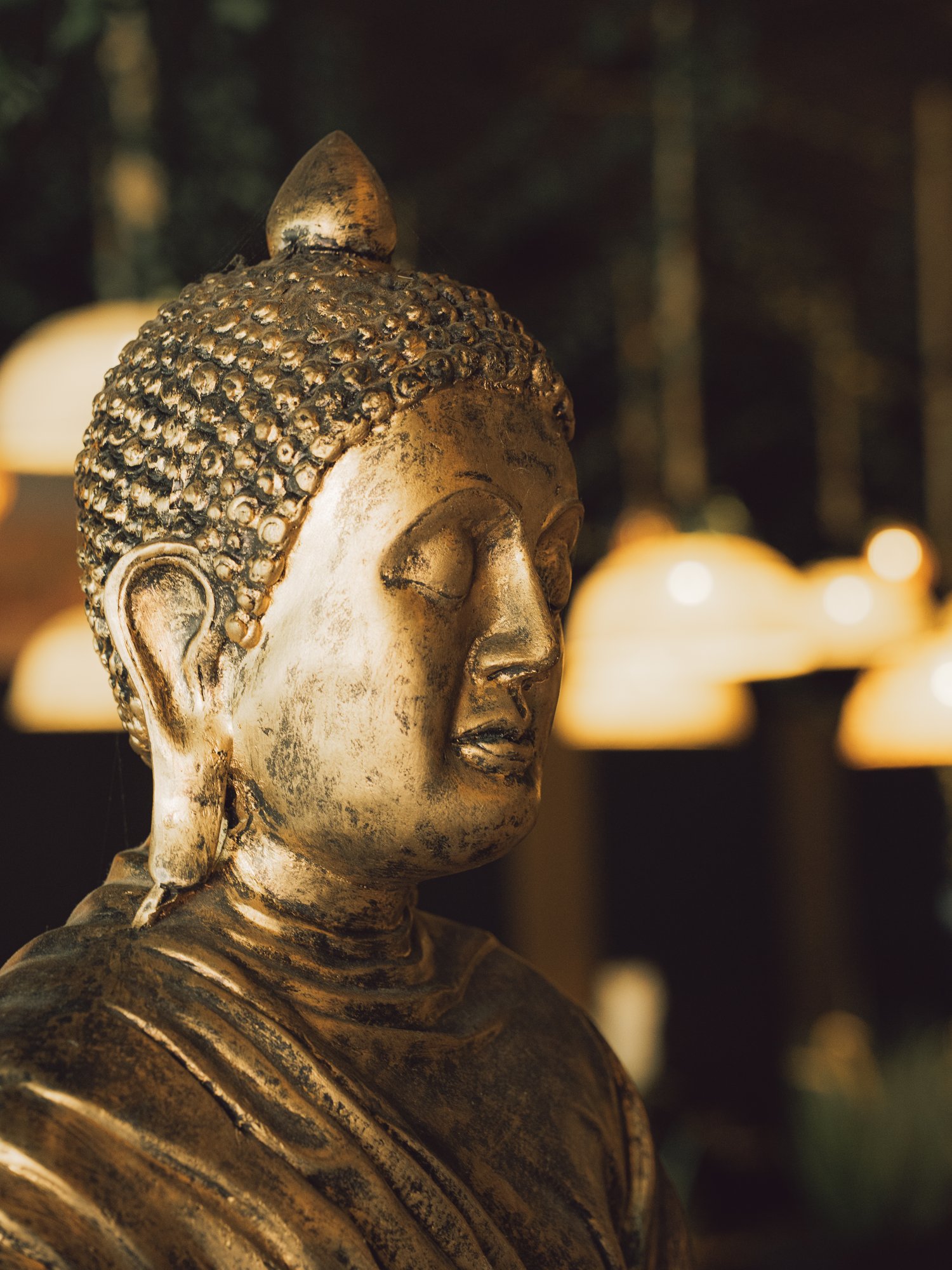 Statue de Bouddha doré