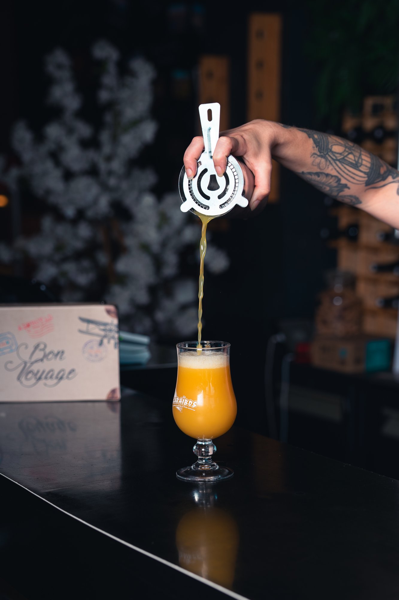 Service d'un cocktail Carambos